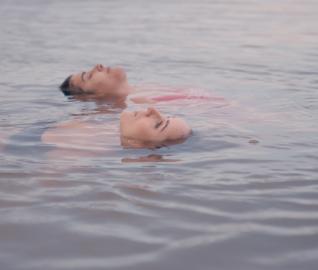 Atât de familiar (r. Rachel Taparjan)